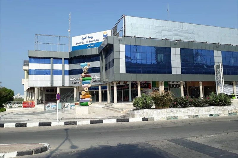 الماس مال قشم یکی از جدیدترین و مدرن&zwnj;ترین مراکز خرید جزیره قشم است که با معماری خاص و امکانات به&zwnj;روز، تجربه&zwnj;ای لوکس را برای شما فراهم می&zwnj;کند.